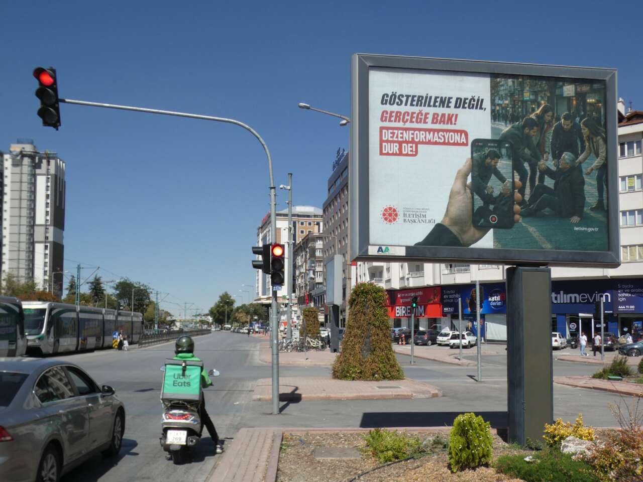 Konya’da caddeler çağımızın büyük sorununa dikkat çeken mesajlarla donatıldı 11